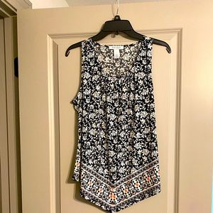 Women’s White House Black Market Top!!